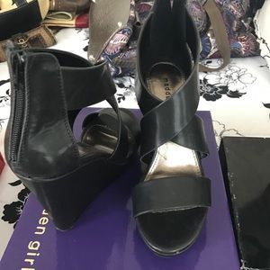 Madden Girl/ Steve Madden Ariana wedge sz8