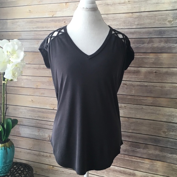 ✨LAST ONE✨Ribbed Tee w/ Caged Shoulder Detail - Picture 2 of 6