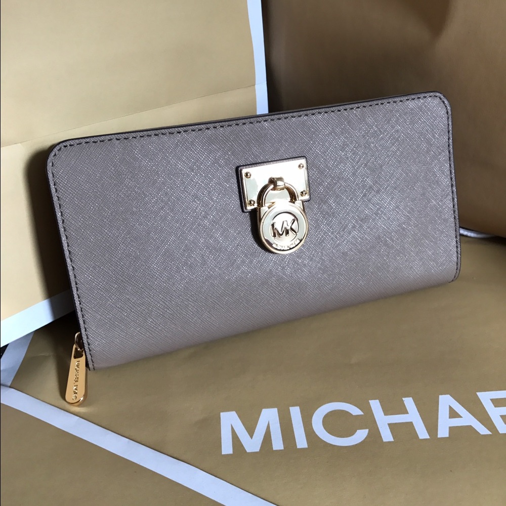 🍂🍁Michael Kors Hamilton Wallet🍁🍂