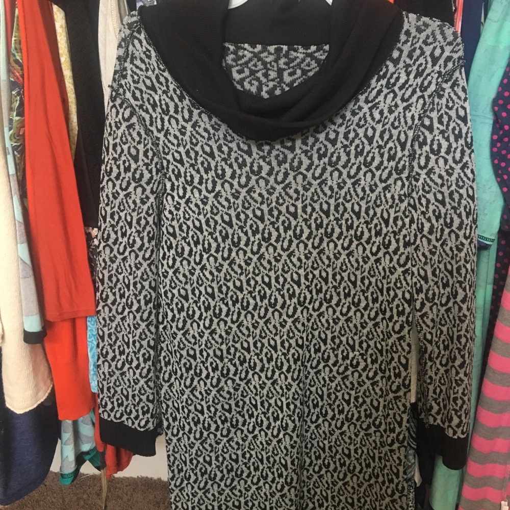 Blank and grey sweater dress with cowl neck