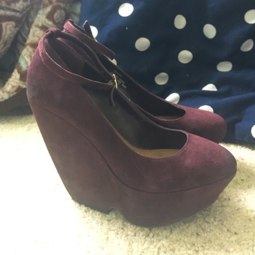 ⭐️ Steve Madden Wedges ⭐️