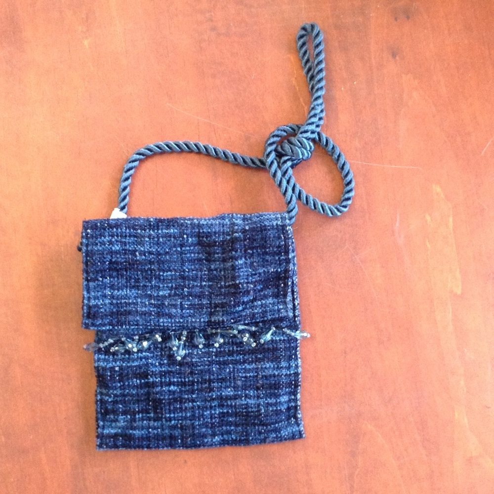 Blue bouqlet knit purse