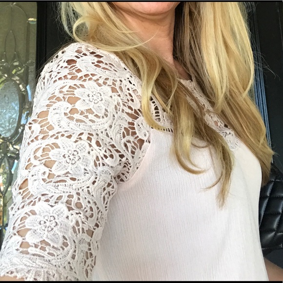 Alexis Blush Floral Crocheted Paneled Top 💕 1Left - Picture 5 of 8