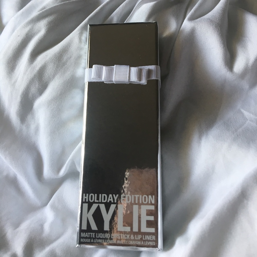 Kylie Lipkit MERRY