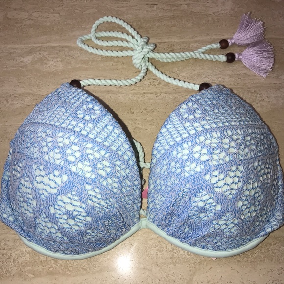 New Victoria's Secret gorgeous crochet bikini top - Picture 2 of 4
