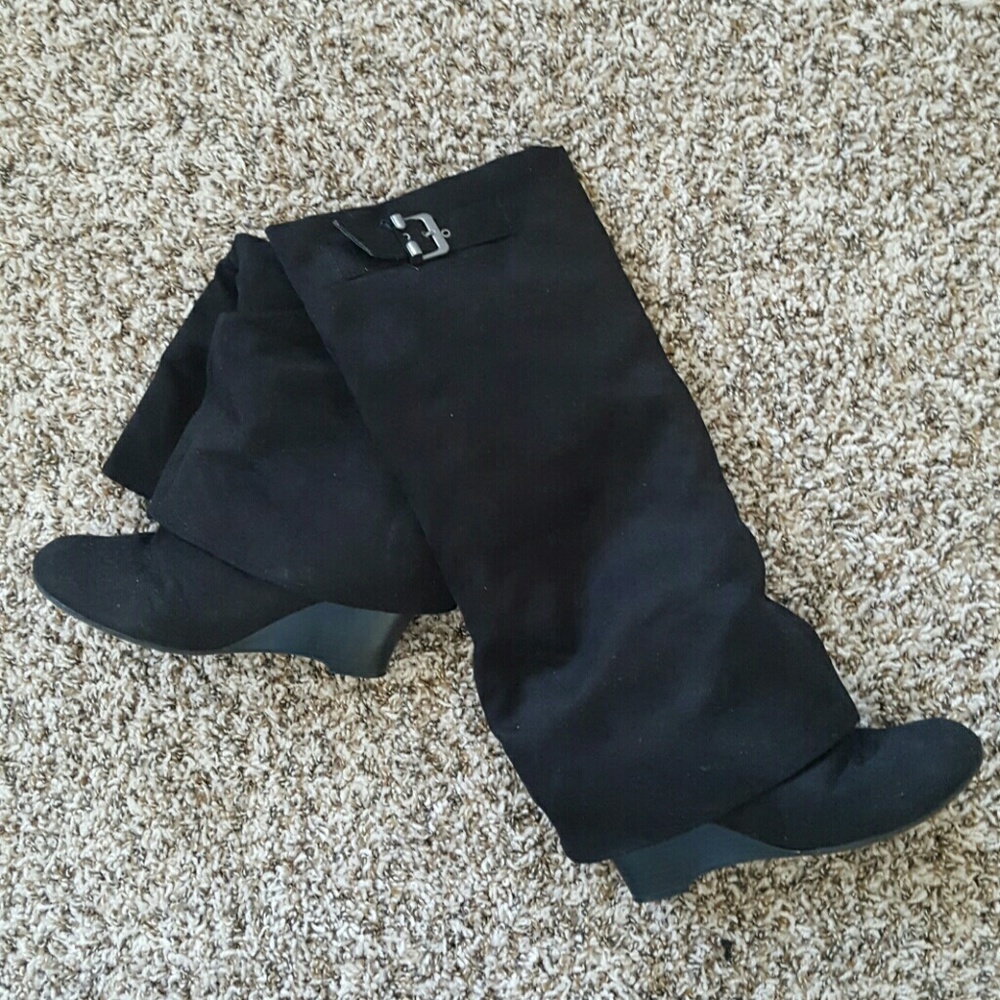 Black heeled boots