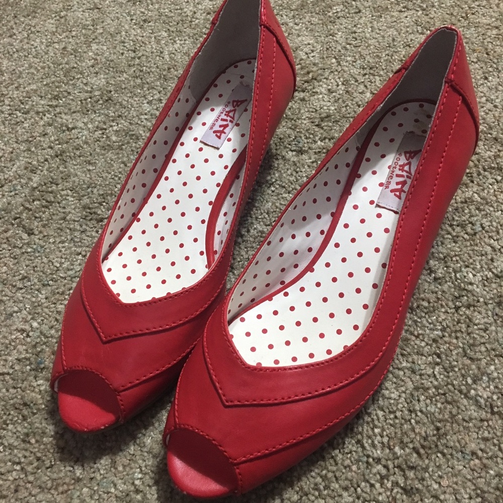 Red Peep toe wedge