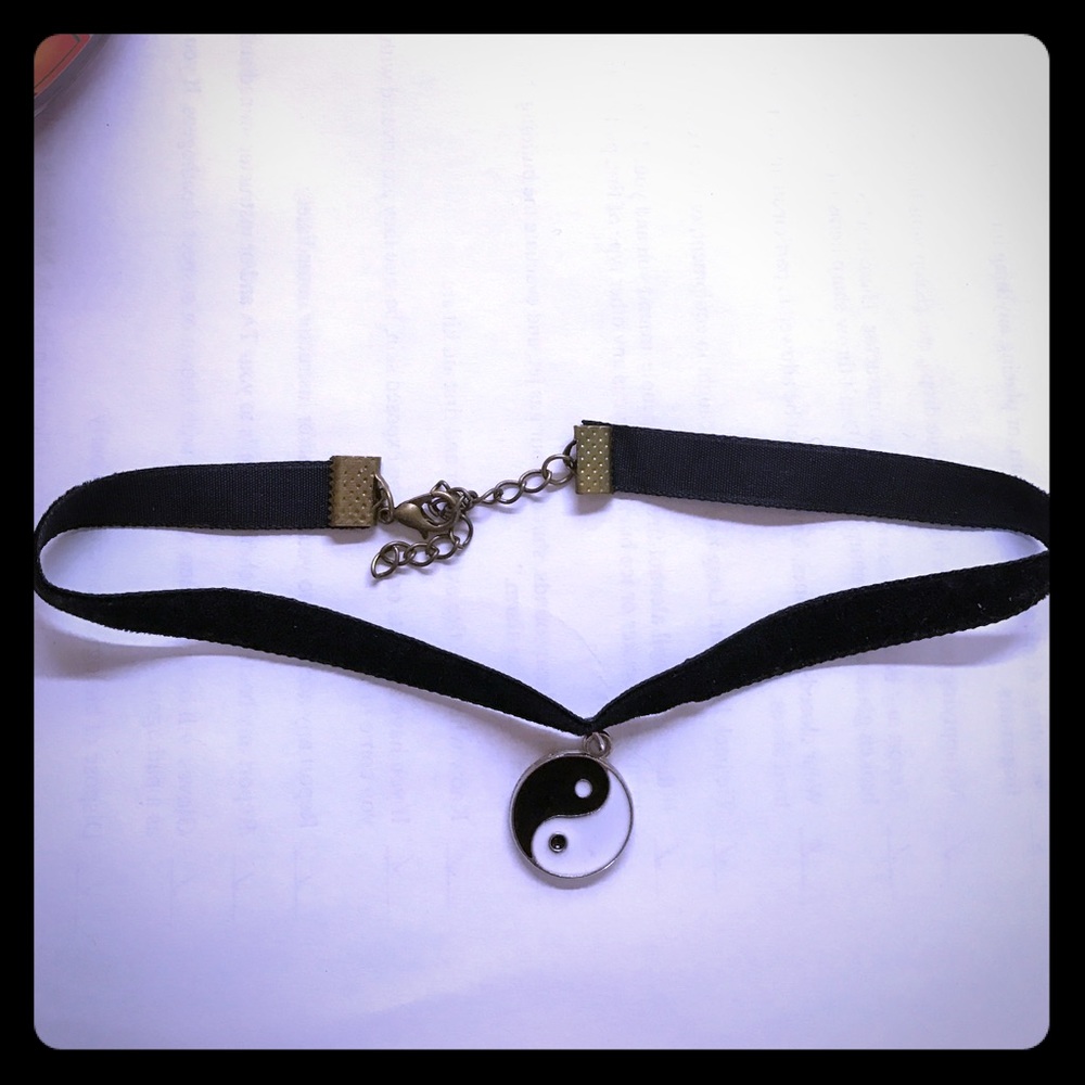 Ying yang choker