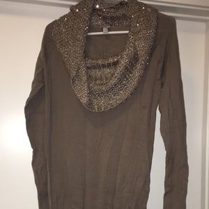 Great sweater to go with boots and tights!