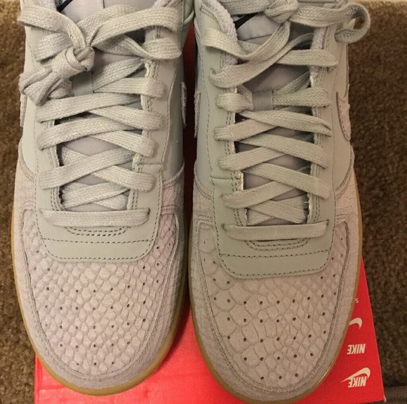 SOLD!!! BIG NIKE LOW LUX - Picture 4 of 6