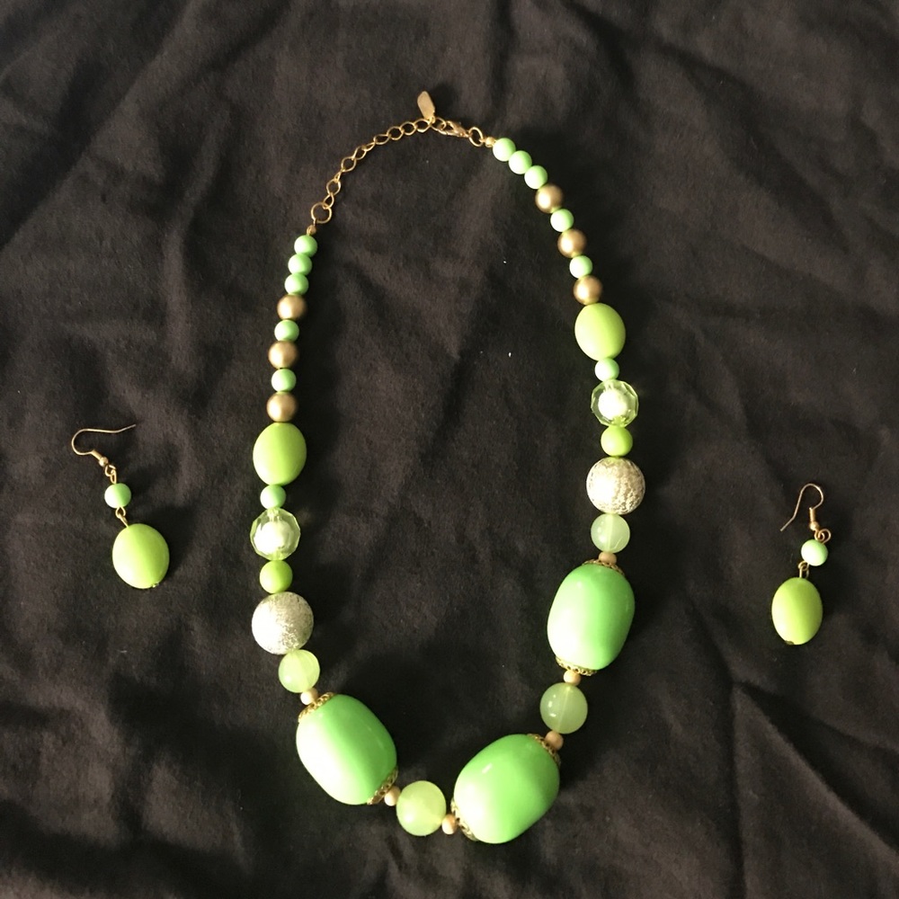 Super cute- Necklace and Earring set