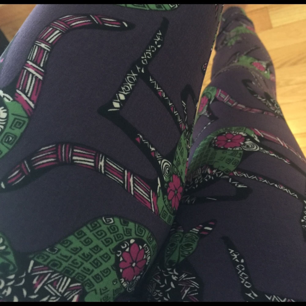 Kangaroo LULAROE OS leggings!
