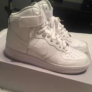 Air Force 1 07' High