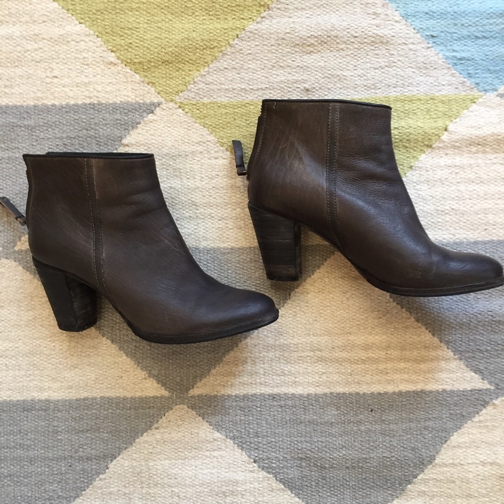 n.d.c. Made by hand anthracite leather ankle boots