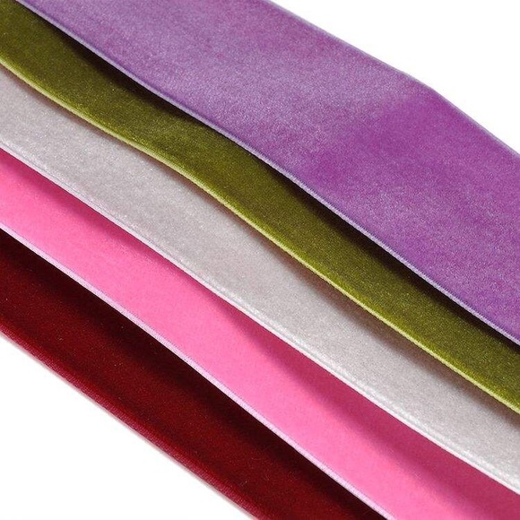 Thick Velvet Choker - Picture 3 of 4