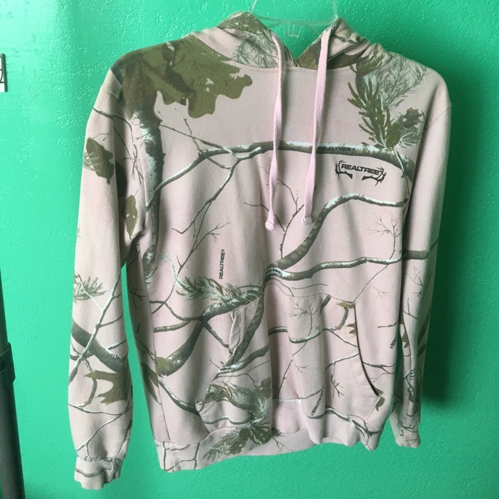 Lightweight Realtree sweater.