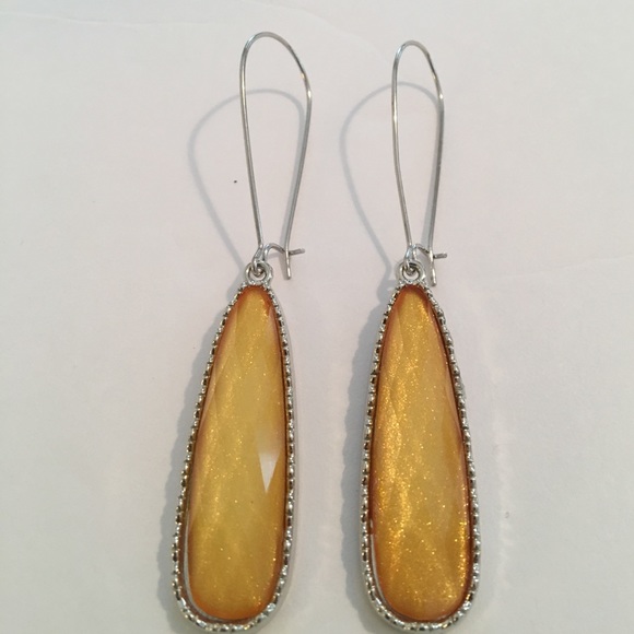 Jewelry - 💕💕Silver And Gold Statement Earrings