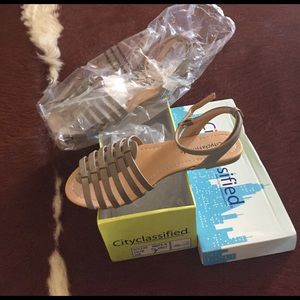 NIB Cute grey sandals