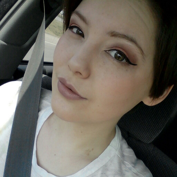 Meet your Posher, Julia - Picture 1 of 1