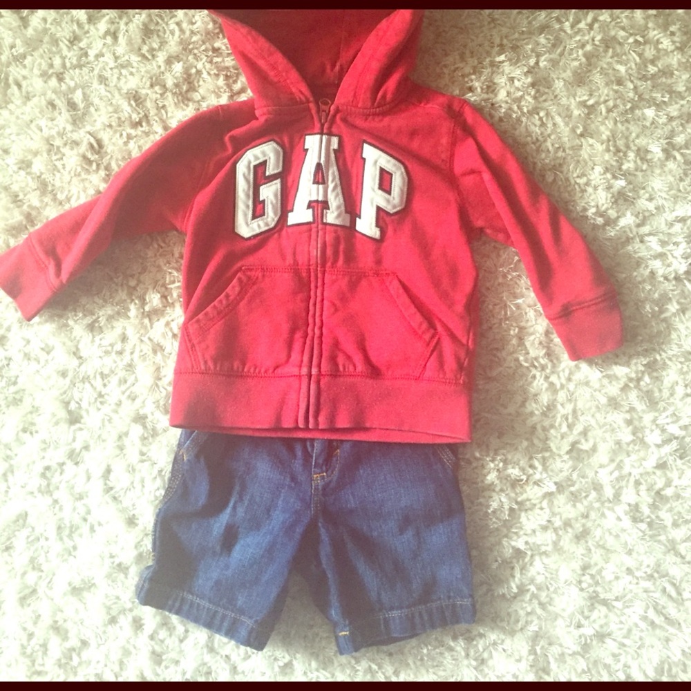 Gap zip front sweatshirt and jean shorts.