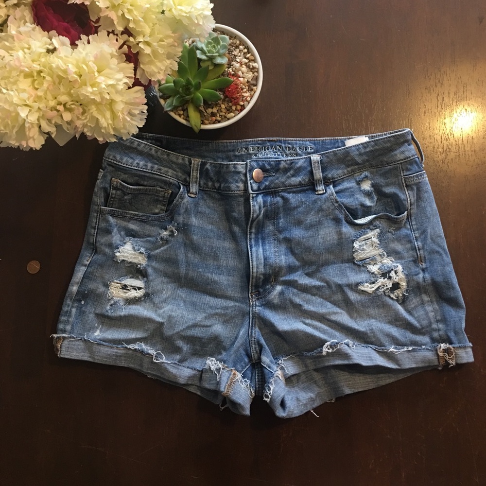 High wasted American Eagle shorts!