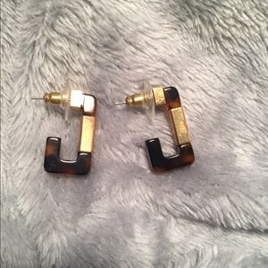 Ralph Lauren turtle shell with gold earrings