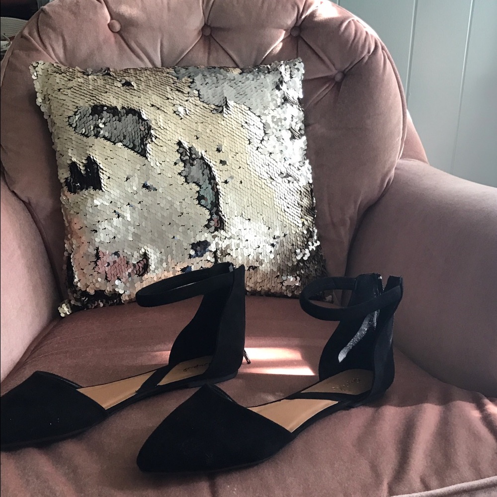 Qupid black ankle strap flats