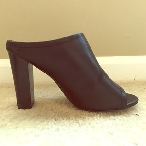 Peep toe Mule