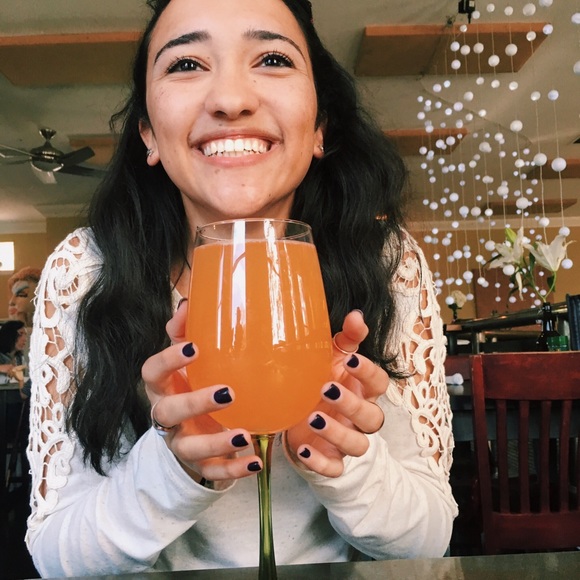 Meet your Posher, Sierra - Picture 2 of 4