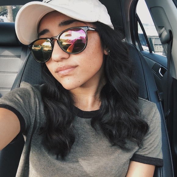 Meet your Posher, Sierra - Picture 4 of 4