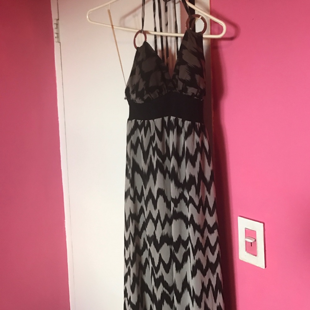 Chiffon material flowy maxi dress!