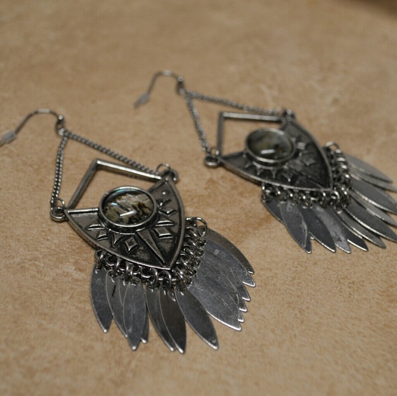 Stunning Brand New Silver Native Feather Earrings - Picture 2 of 8