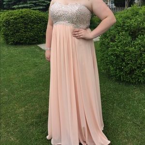 Beautiful sand colored prom dress! Size 20❣