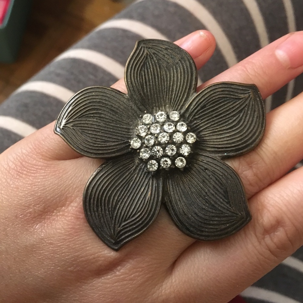 Big flower ring