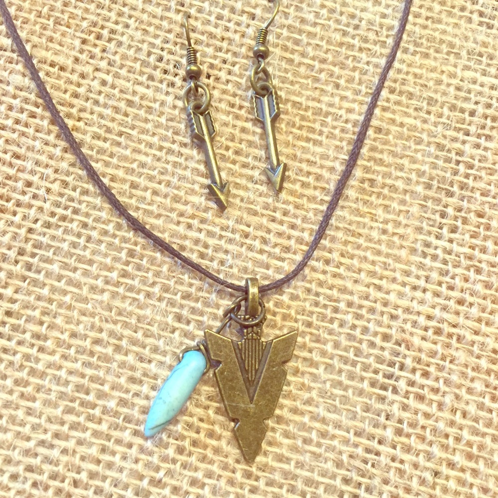 Arrow necklace with earrings!