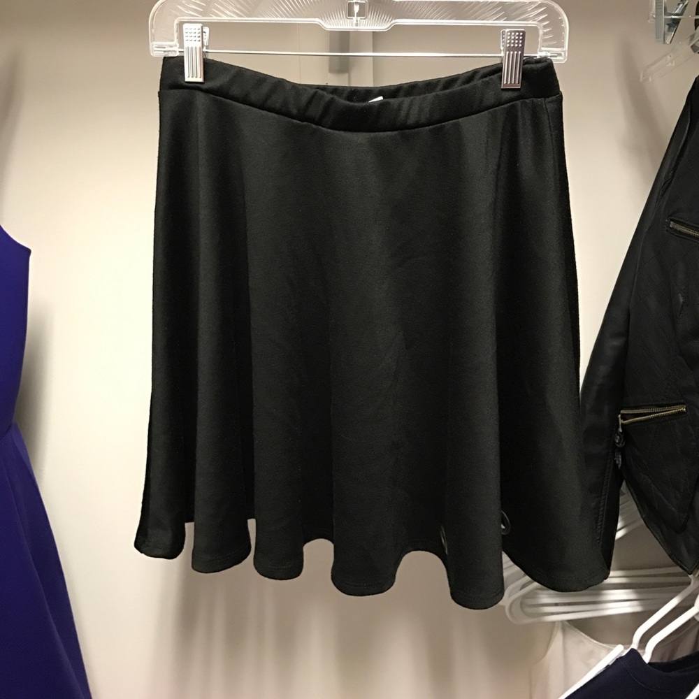 Francesca Skirt with button accents