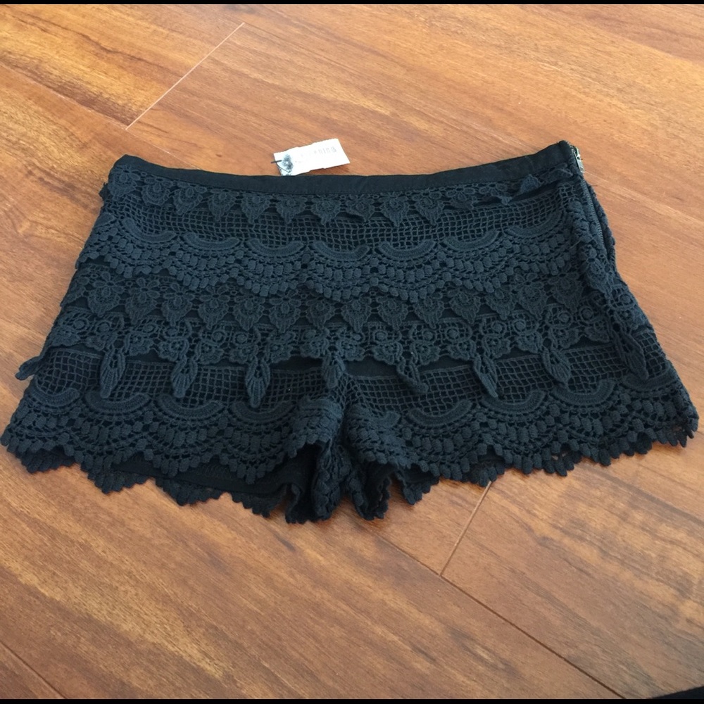 NWT lace shorts