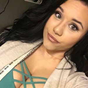 Meet your Posher, Toni jade