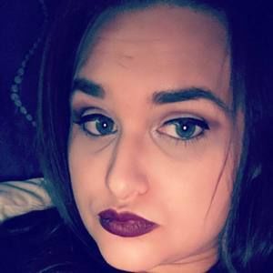 Meet your Posher, Larissa