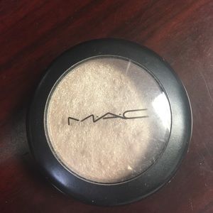 MAC white shimmer eyeshadow