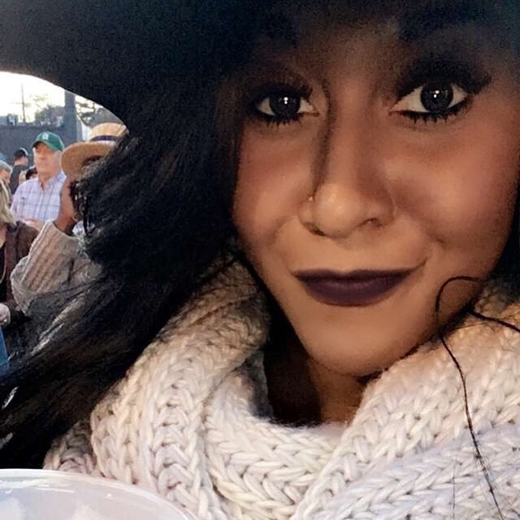 Meet your Posher, Rockee - Picture 2 of 3