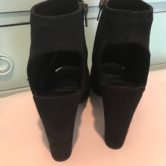 ☕️Black Floral Bootie 🌟 - Picture 6 of 7