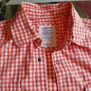 Short sleeve orange/white button down Levi's shirt