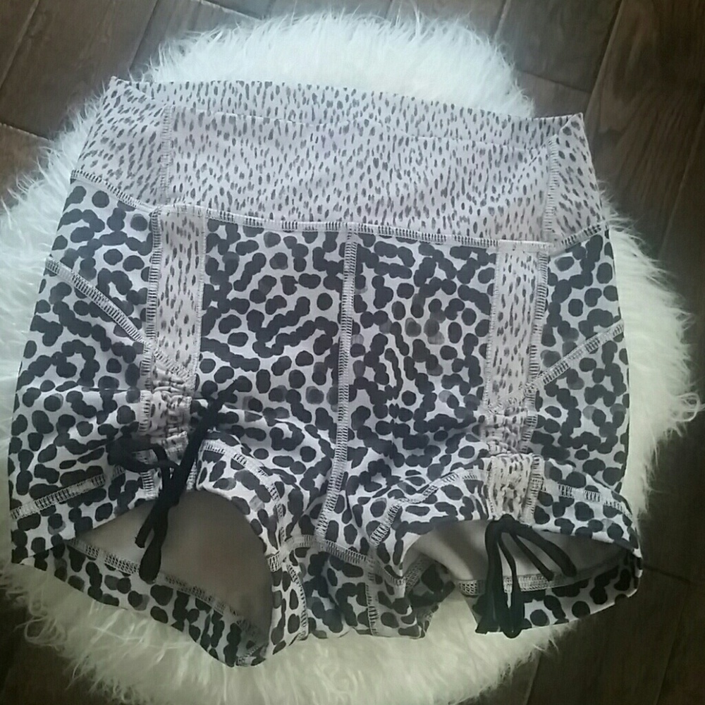 Lululemon yoga short