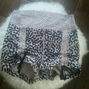 Lululemon yoga short