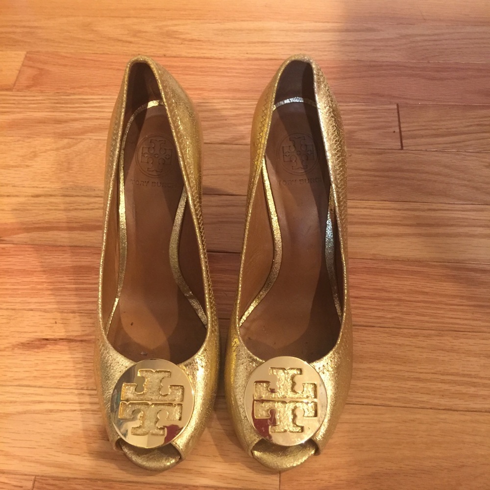 Gold wedge Tory burch shoes