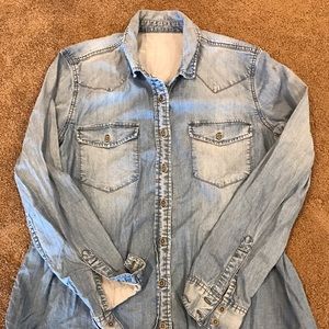 Gap maternity chambray button down large