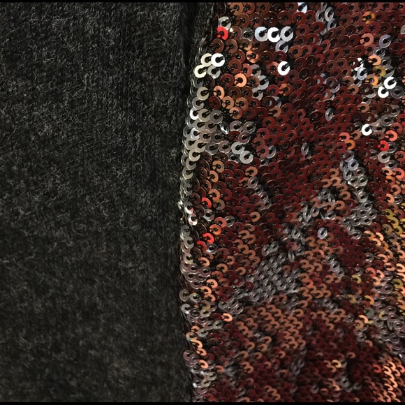 ⭐️ 4 for $8 ⭐️ Gray top with sequins - Picture 2 of 3
