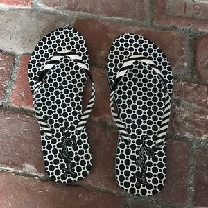 Vera Bradley flip flops-never worn before !
