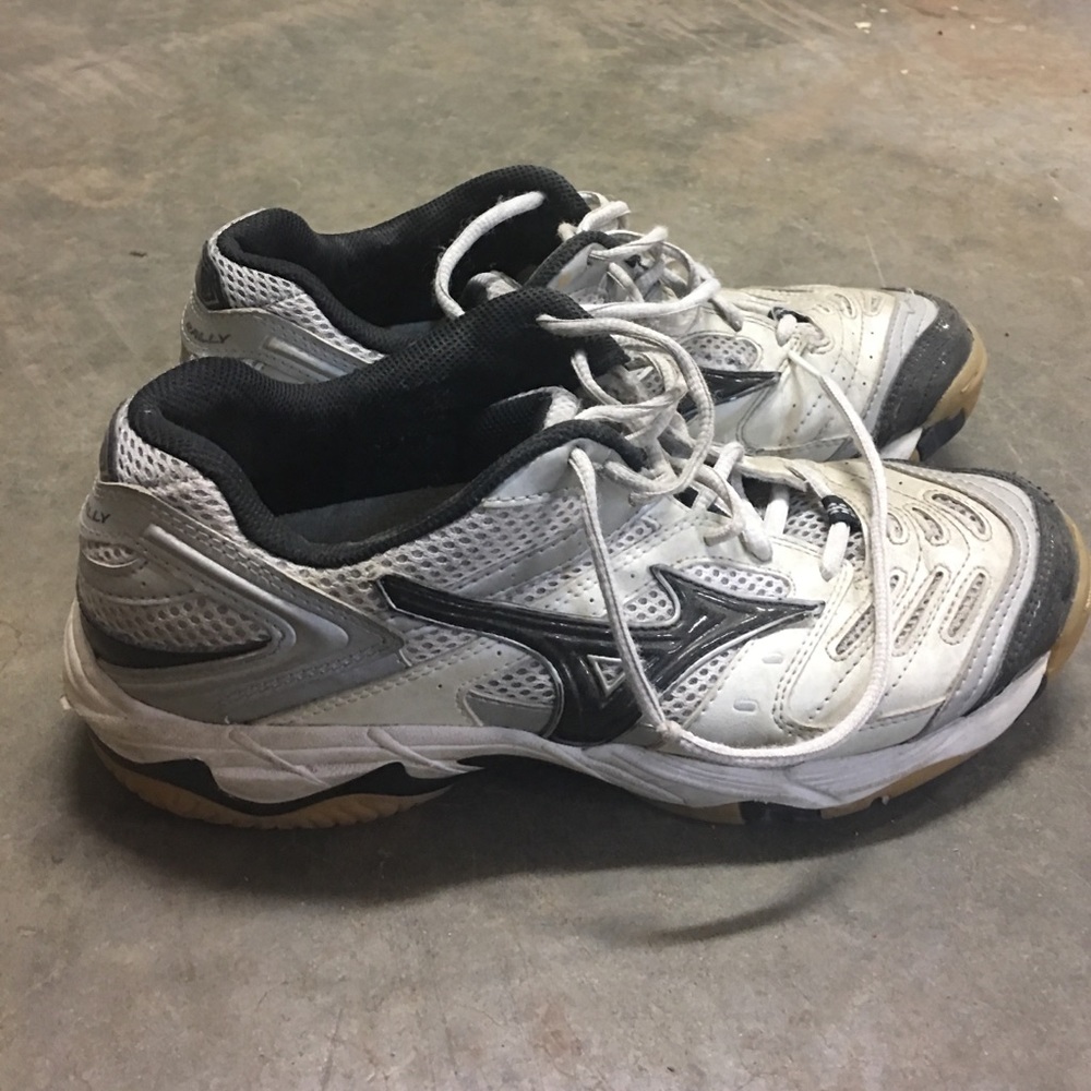Womens volleyball shoes size 9 1/2